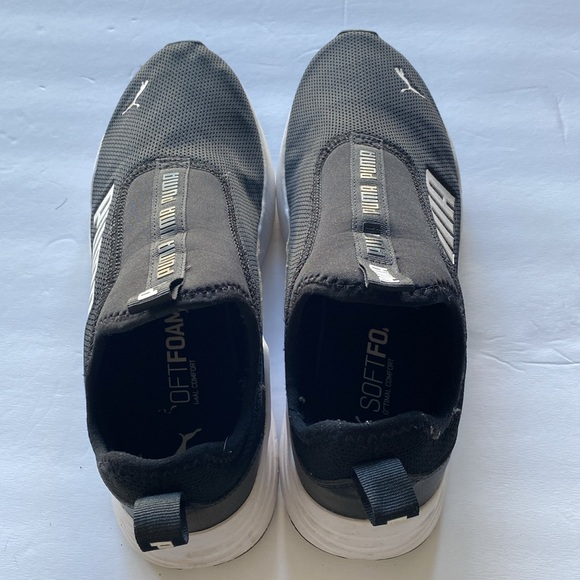 Gently used puma slip ons. Only worn on a few occasions - Picture 4 of 6